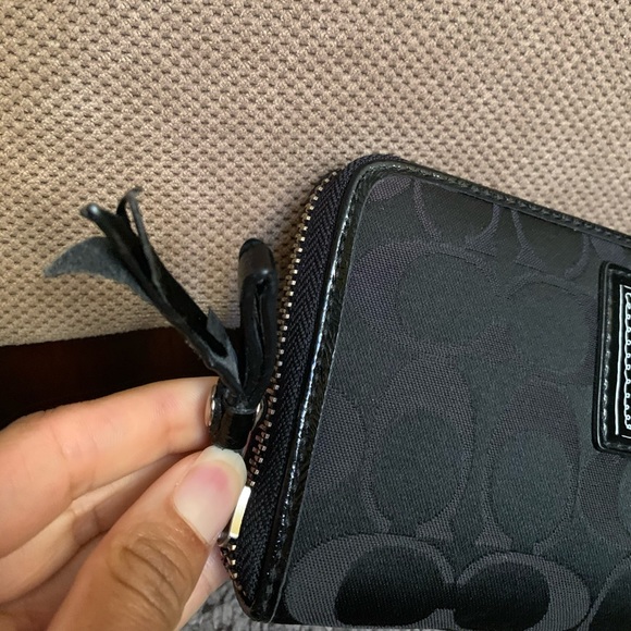 Authentic COACH Accordion Zip Wallet - Picture 4 of 10